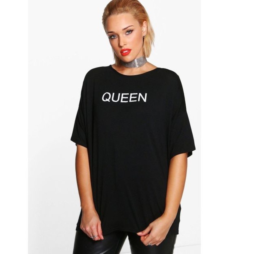 NWT | Boohoo Plus Curve Black Queen Shirt